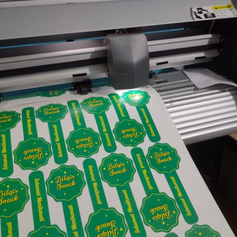 Butuh Cetak Stiker Waterproof dan Tahan Lama? Kami Solusinya!