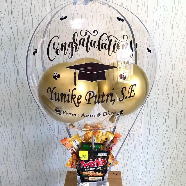 Hiasi Balon Wisuda dengan Stiker Ucapan & Nama Lulusan