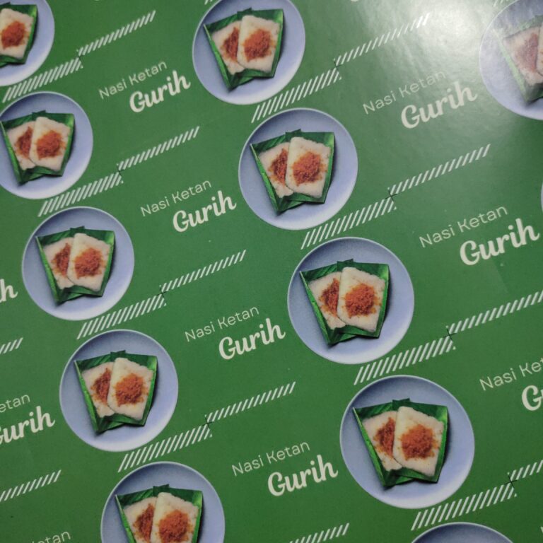 Kenalkan Produkmu Lebih Dekat: Strategi Visual dengan Stiker di Pasar Tradisional Tasikmalaya