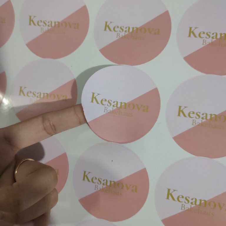 Stiker Minimalis, Kesan Maksimal: Solusi Branding Modern untuk Usaha Kue Lokal
